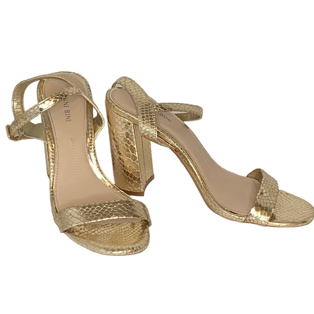 Gianni Bini, gold‎ metallic block heel sandal, Size 8